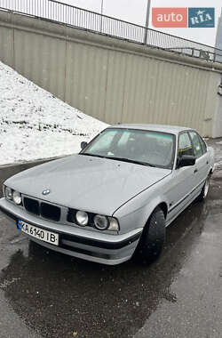 Седан BMW 5 Series 1990 в Киеве