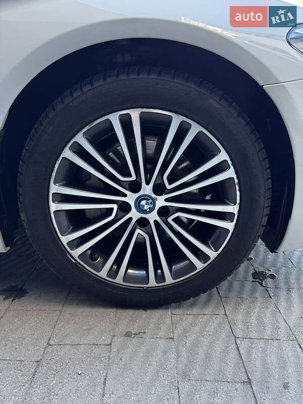 Седан BMW 5 Series 2017 в Львове