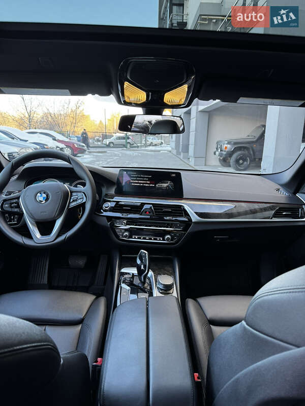 Седан BMW 5 Series 2017 в Львове