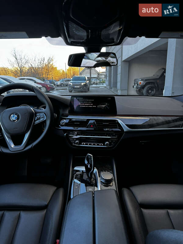 Седан BMW 5 Series 2017 в Львове