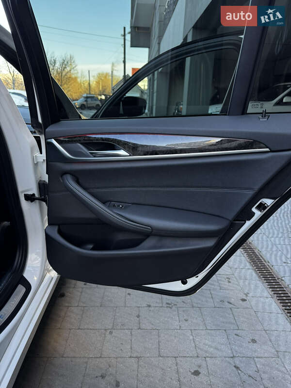 Седан BMW 5 Series 2017 в Львове