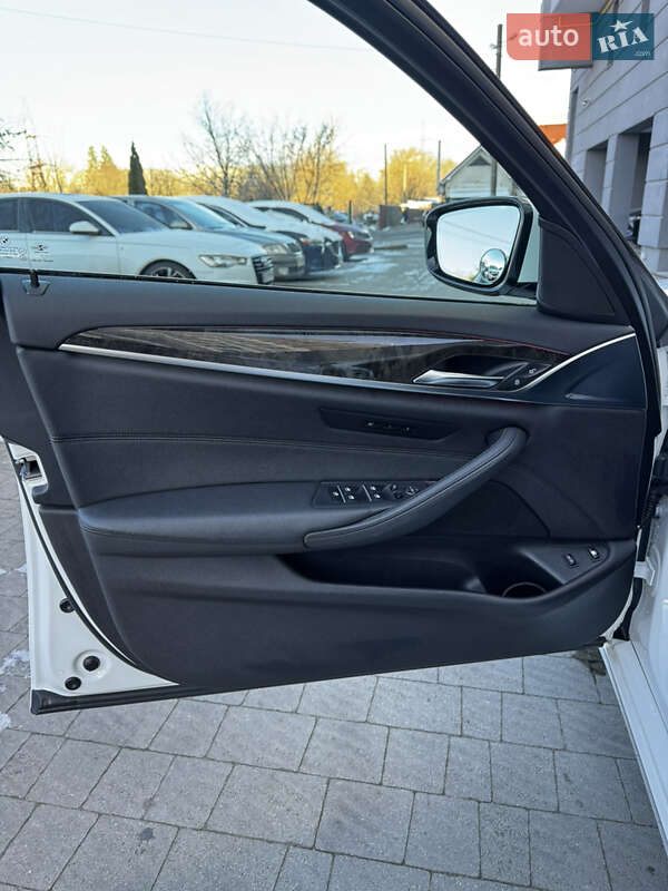 Седан BMW 5 Series 2017 в Львове