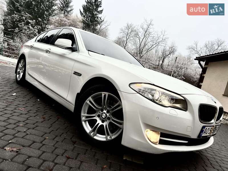 Седан BMW 5 Series 2012 в Тячеве