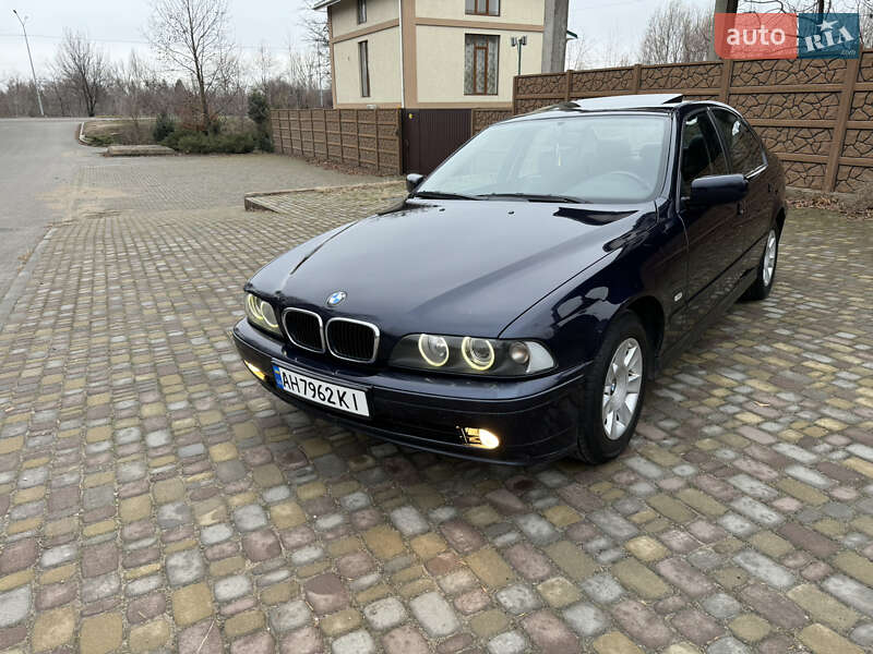 Седан BMW 5 Series 2000 в Запорожье