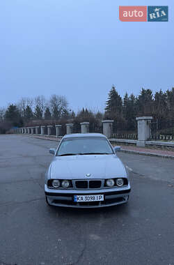 Седан BMW 5 Series 1990 в Умані