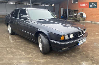 Седан BMW 5 Series 1990 в Ромнах