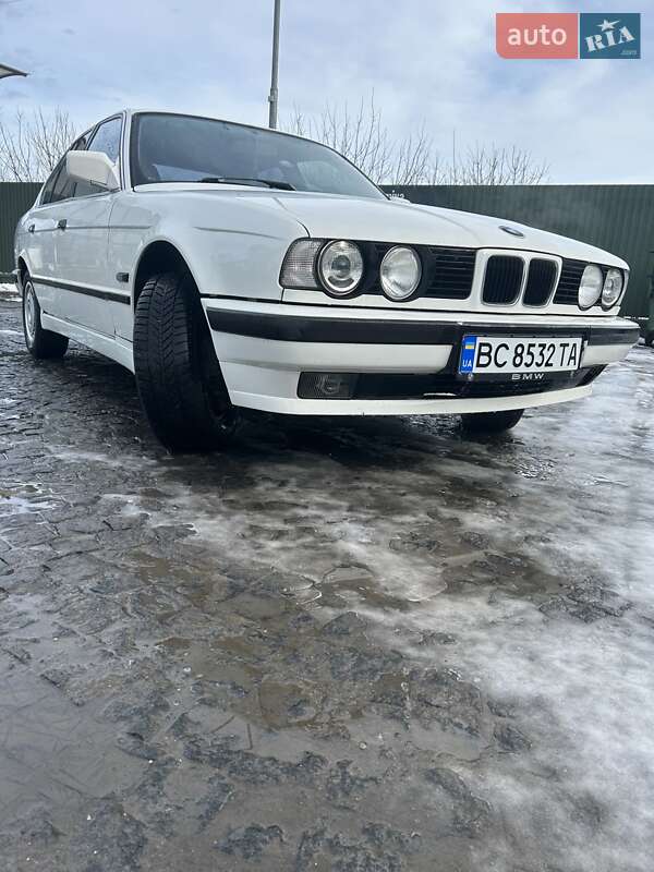 Седан BMW 5 Series 1991 в Львові