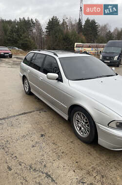 Универсал BMW 5 Series 2000 в Вараше