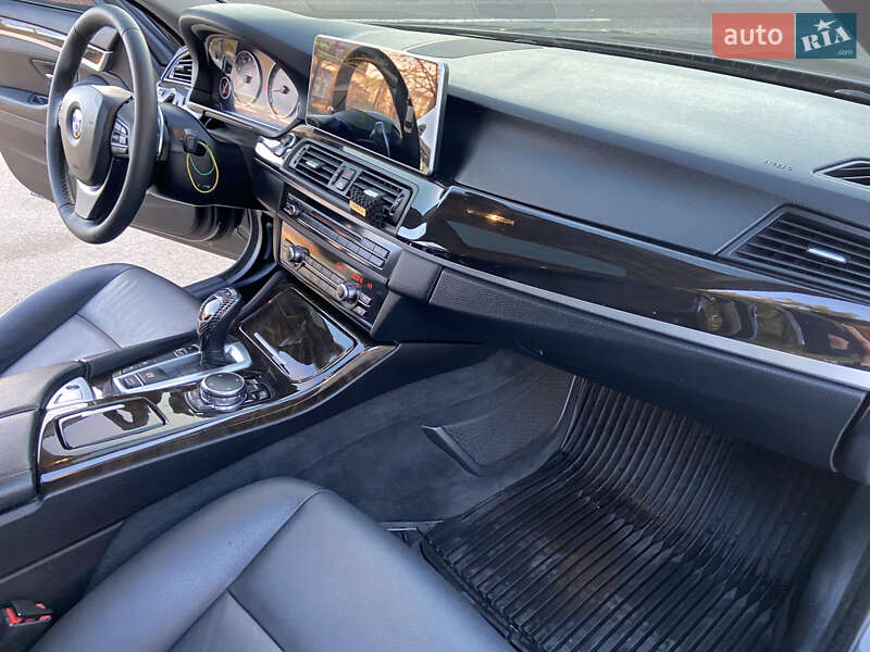 Седан BMW 5 Series 2015 в Кропивницькому