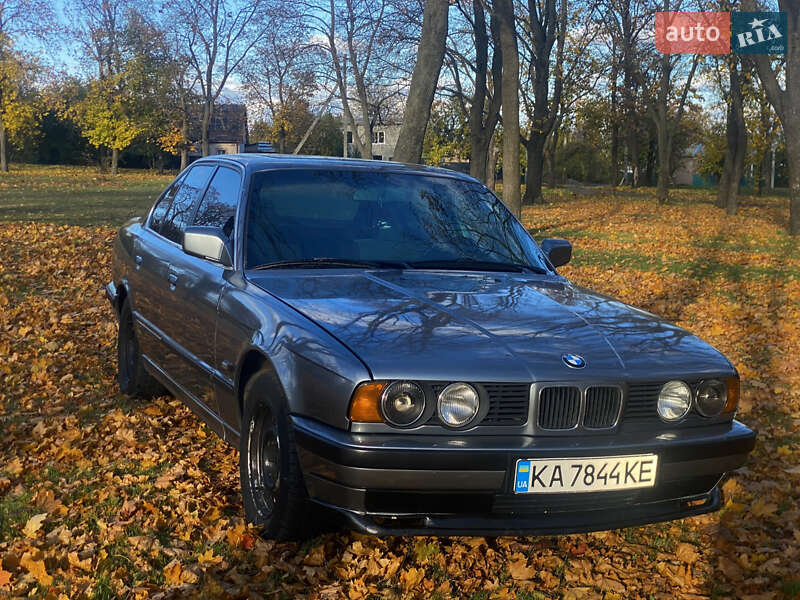 Седан BMW 5 Series 1988 в Кропивницькому