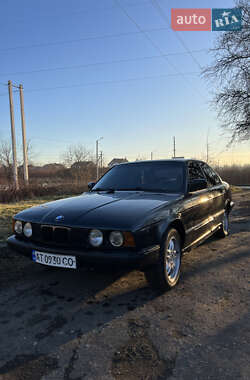 Седан BMW 5 Series 1988 в Жовкві