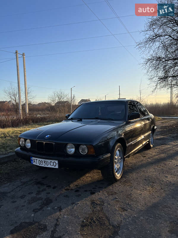 Седан BMW 5 Series 1988 в Жовкві