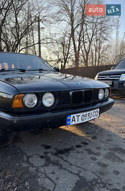 Седан BMW 5 Series 1988 в Жовкві