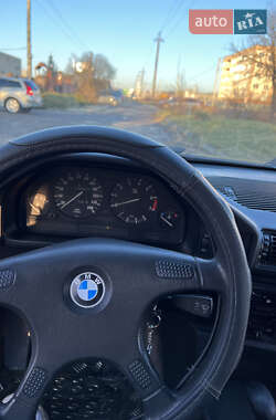 Седан BMW 5 Series 1988 в Жовкві