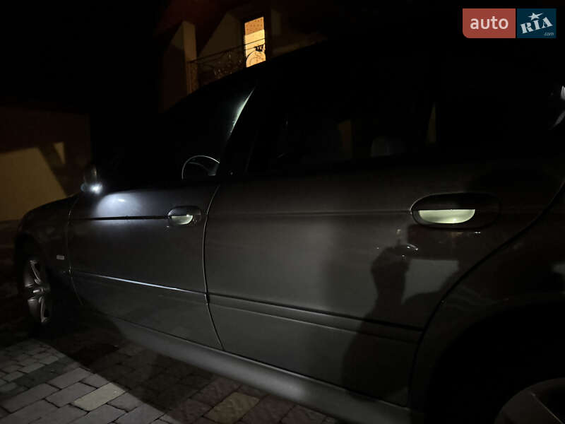 Седан BMW 5 Series 2002 в Иршаве