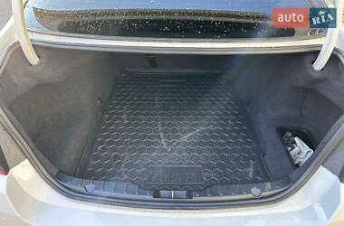 Седан BMW 5 Series 2012 в 