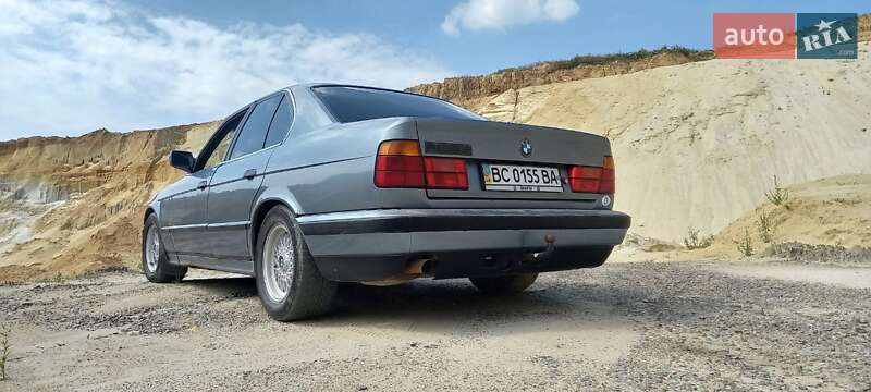 Седан BMW 5 Series 1988 в Львові