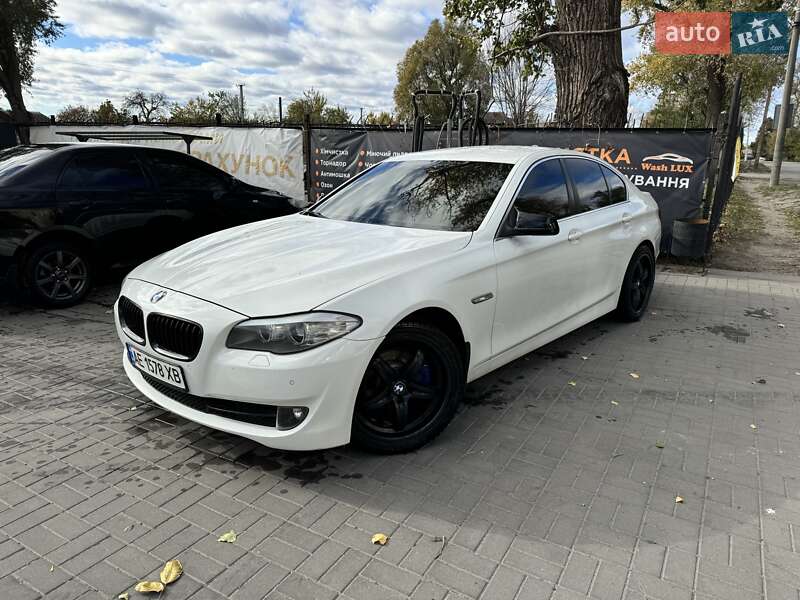 Седан BMW 5 Series 2012 в 