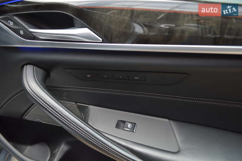 Седан BMW 5 Series 2017 в Львові