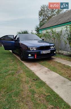 Седан BMW 5 Series 2000 в Кореці