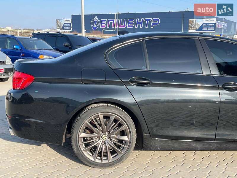 Седан BMW 5 Series 2010 в Львові