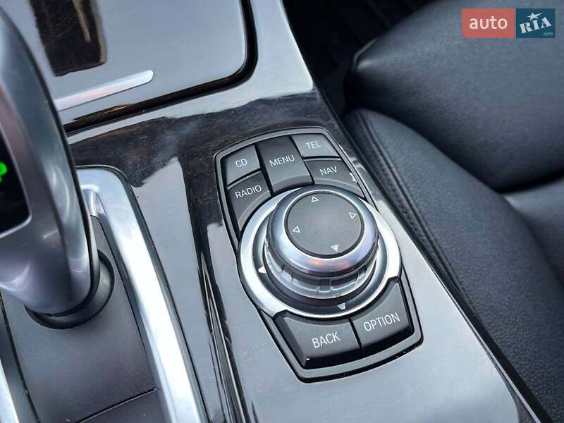 Седан BMW 5 Series 2010 в Львові