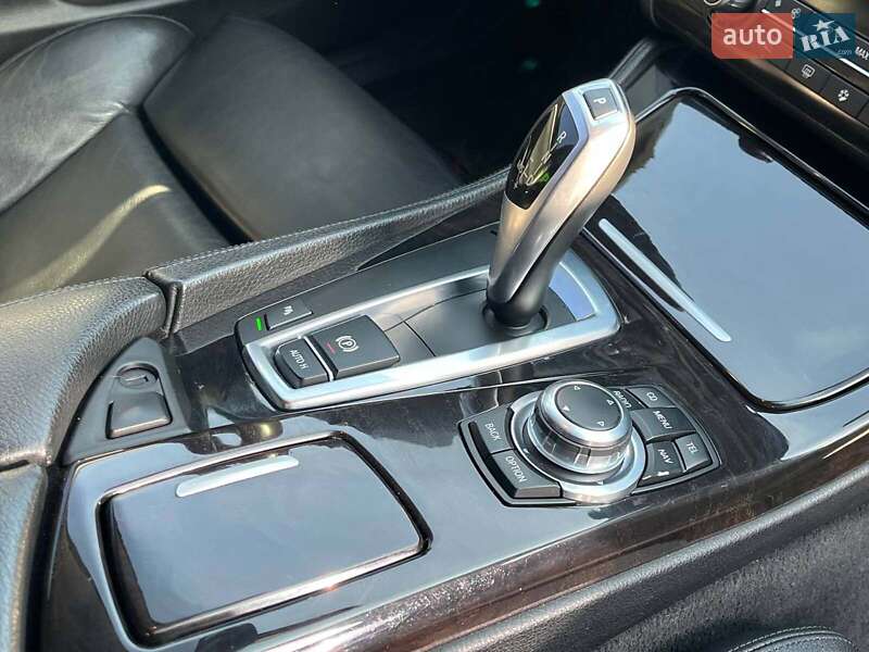 Седан BMW 5 Series 2010 в Львові