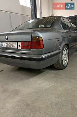 Седан BMW 5 Series 1988 в Житомире