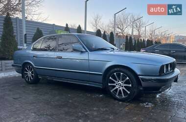 Седан BMW 5 Series 1988 в Харькове