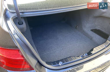 Седан BMW 5 Series 2012 в 