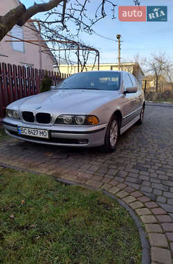 Седан BMW 5 Series 2000 в Городке