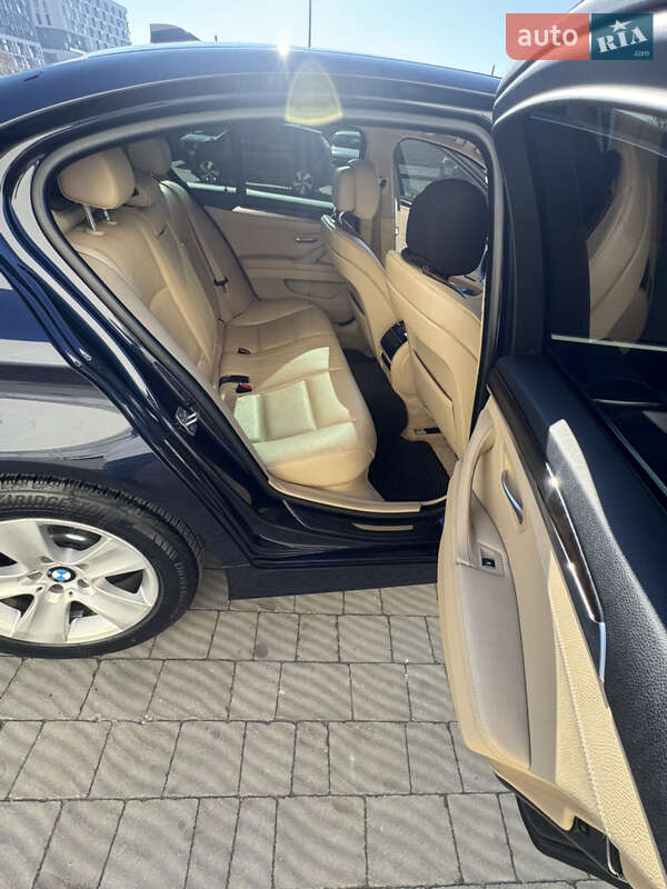 Седан BMW 5 Series 2013 в Львове