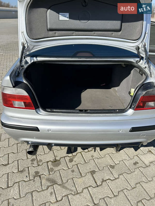 Седан BMW 5 Series 2002 в Черновцах