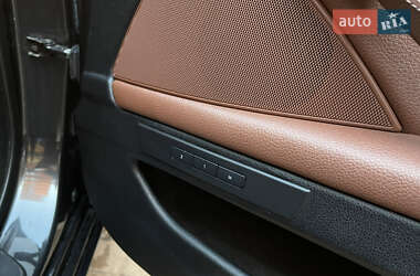 Седан BMW 5 Series 2012 в 