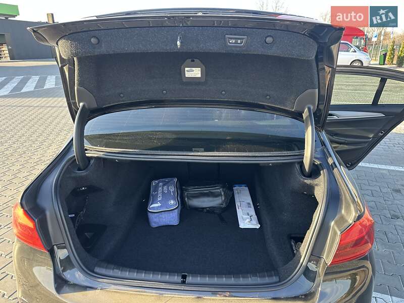 Седан BMW 5 Series 2017 в Львові