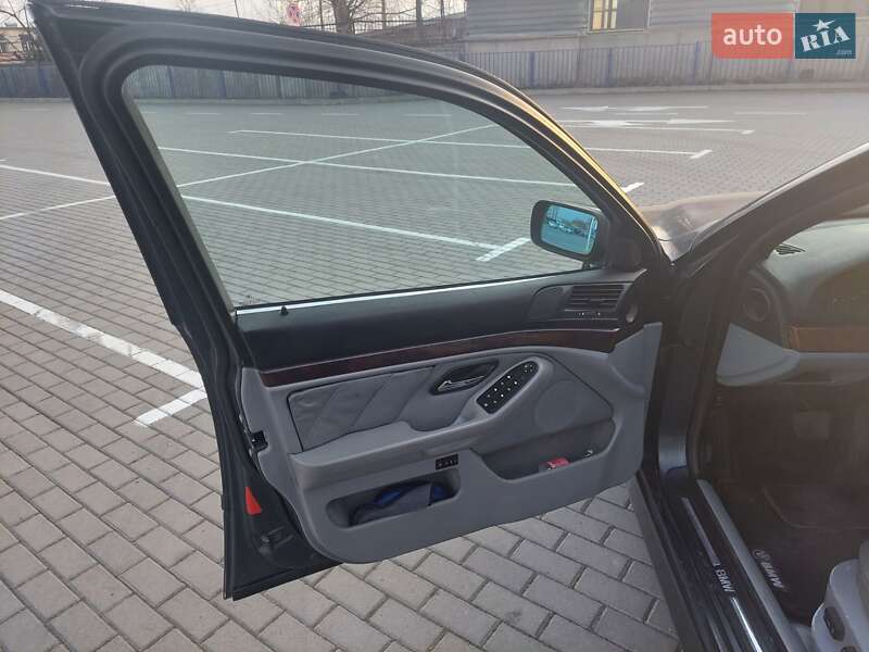 Седан BMW 5 Series 2000 в Тернополе