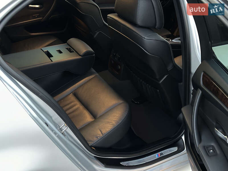 Седан BMW 5 Series 2009 в Петриковке