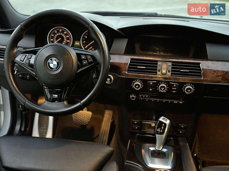 Седан BMW 5 Series 2009 в Петриковке