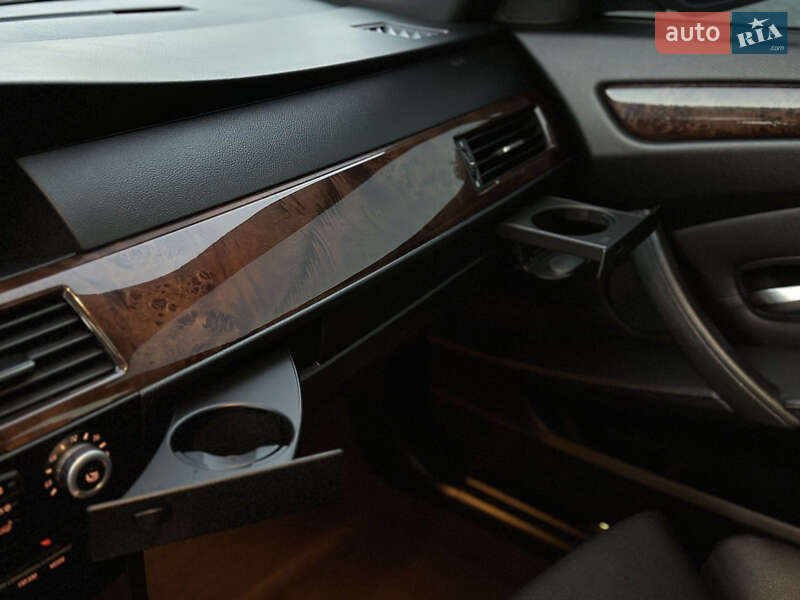 Седан BMW 5 Series 2009 в Петриковке