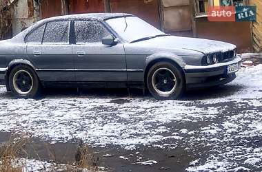 Седан BMW 5 Series 1988 в Дергачах