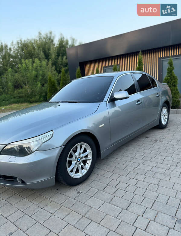 Седан BMW 5 Series 2005 в Черновцах