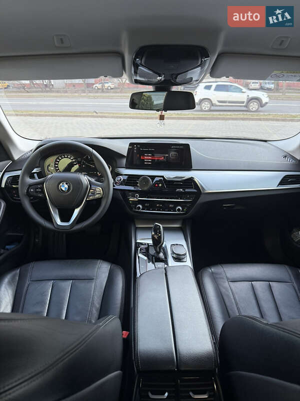 Седан BMW 5 Series 2017 в Хмельницком