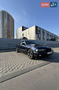Седан BMW 5 Series 2000 в 