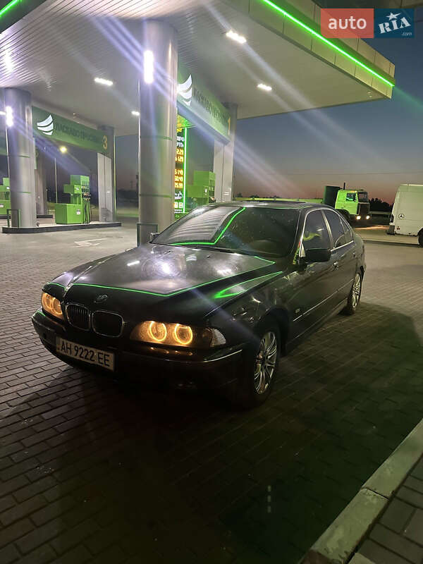 Седан BMW 5 Series 2000 в Межевой