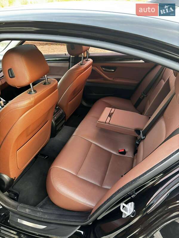 Седан BMW 5 Series 2015 в Новомосковську