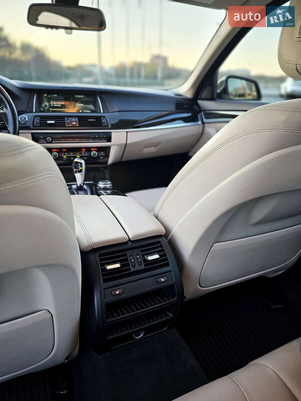Седан BMW 5 Series 2013 в Львові