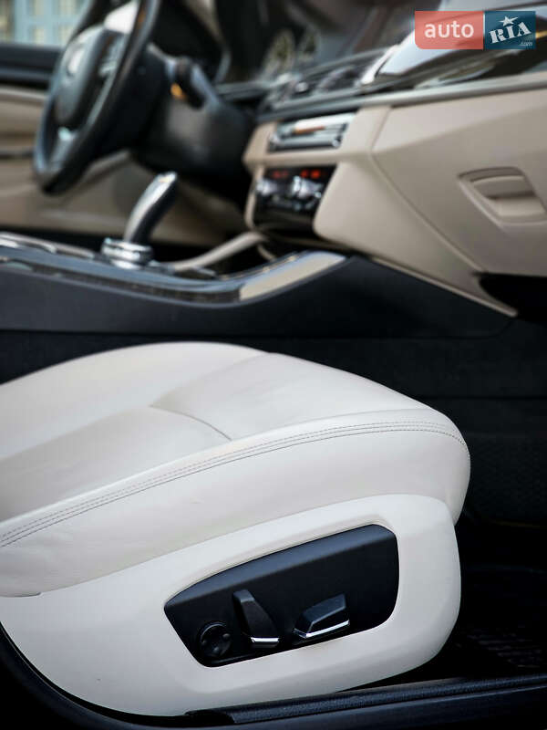 Седан BMW 5 Series 2013 в Львові