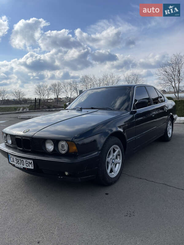 Седан BMW 5 Series 1990 в Шполе