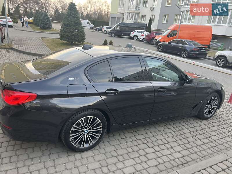 Седан BMW 5 Series 2018 в Львове