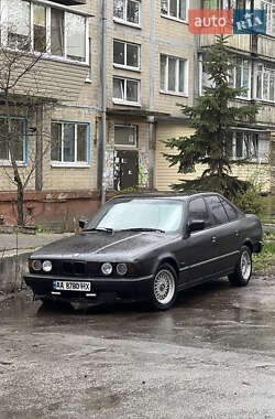 Седан BMW 5 Series 1992 в 